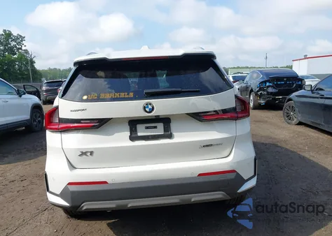 2023 BMW X1 xDrive28I z USA, uszkodzony, nr VIN WBX73EF03P5X21780